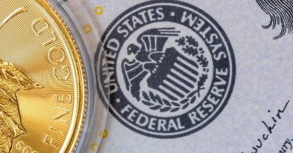 سقوط هفتگی شدید طلا بهدلیل تقویت دلار؛ بزرگترین افت از ماه مه تاکنون