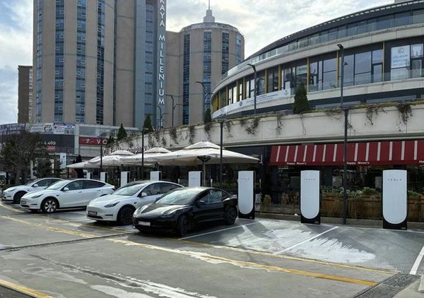 یک ایستگاه جدید شارژ Supercharger تسلا در استانبول افتتاح شد